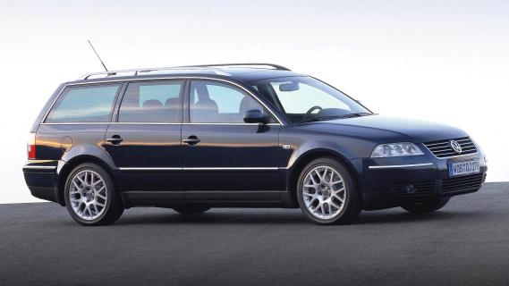 Volkswagen Passat W8 4Motion Variant (B5.5) blauw (2000) zijkant rechts schuin voor