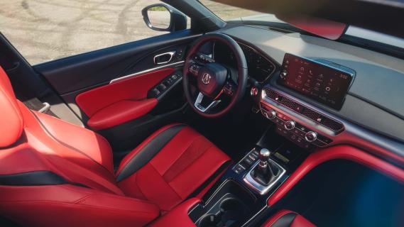 Acura Integra A-Spec (2025) rood leer bovenzijde interieur