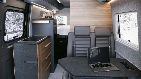 Adria Supertwin 4x4 (2024) interieur stoelen zithoek en keuken