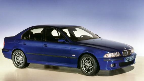 BMW M5 (E39) blauw (1998) rechts schuin voor
