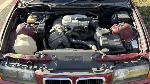BMW zonder motorkap