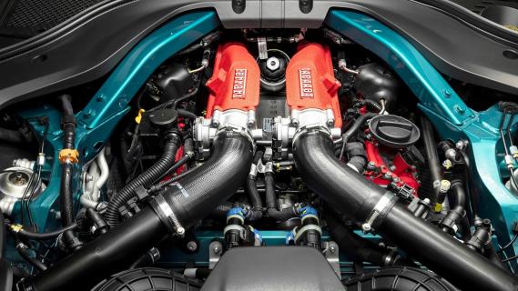 Ferrari Amalfi (2025) blauwgroen V8 motor