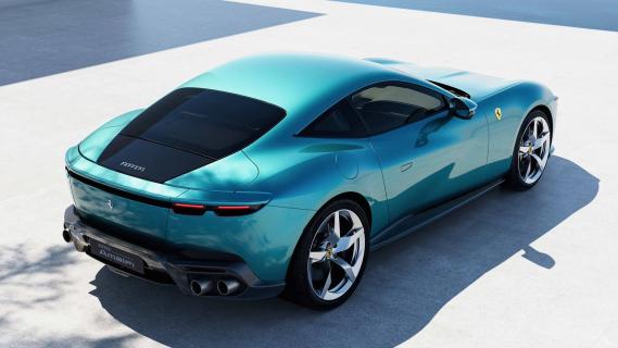 Ferrari Amalfi (2025) blauwgroen zijkant recht schuin achter