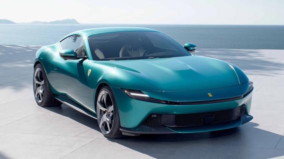 Ferrari Amalfi (2025) blauwgroen zijkant rechts schuin voor