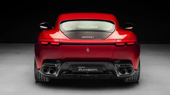 Ferrari Amalfi (2025) V8 rood achterkant
