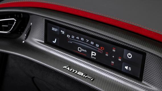 Ferrari Amalfi (2025) rood interieur dashboard scherm voor bijrijder