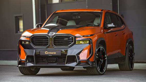 G-Power BMW XM (G09) oranje (2025) zijkant links schuin voor