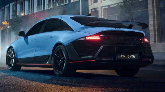 Hyundai Ioniq 6 N blauw (2025) zijkant links schuin achter