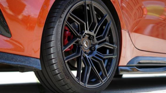Koch Racing Kia Proceed GT oranje (2025) zijkant links schuin velg