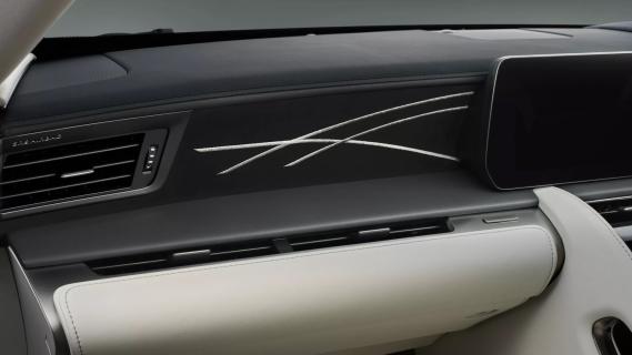Lexus LC 500 Pinnacle Edition Coupé grijs (2025) interieur dashboard versiering