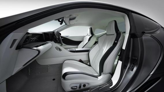 Lexus LC 500 Pinnacle Edition Coupé grijs (2025) interieur zijkant leer stoelen