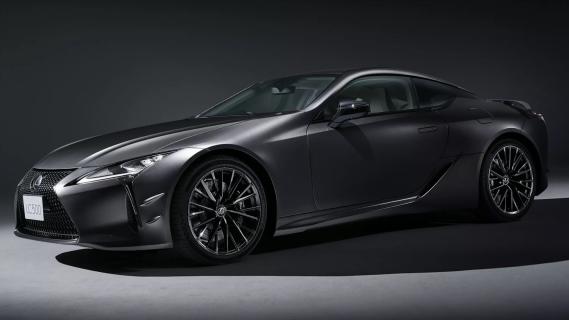Lexus LC 500 Pinnacle Edition Coupé grijs (2025) zijkant links schuin voor donker
