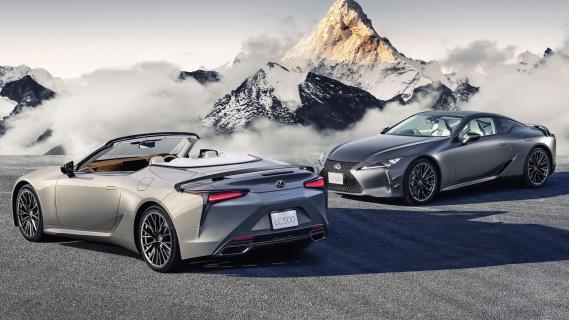 Lexus LC Pinnacle Edition (2025) Coupé en Cabriolet bij elkaar