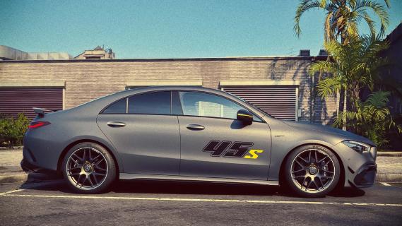 Mercedes-AMG CLA 45 Final Edition (2025) grijs zijkant rechts