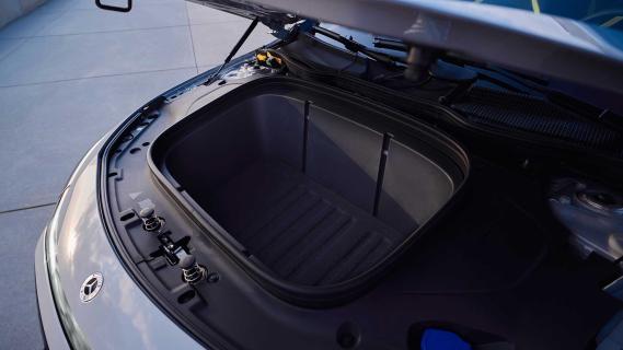 Mercedes CLA 350 4Matic frunk