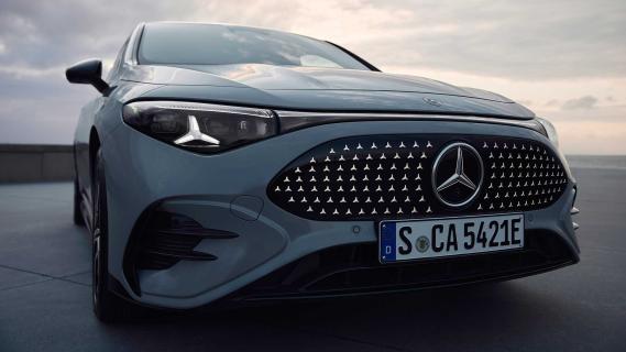 Mercedes CLA 350 4Matic koplamp en grille