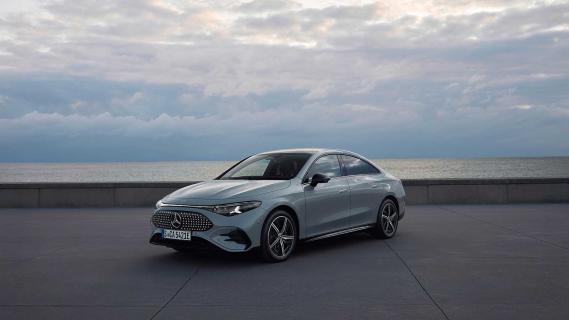 Mercedes CLA 350 4Matic statisch linksvoor