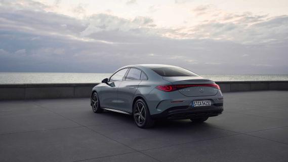 Mercedes CLA 350 4Matic statisch linksachter