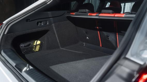 Mercedes CLA Shooting Brake grijs (2025) kofferbak