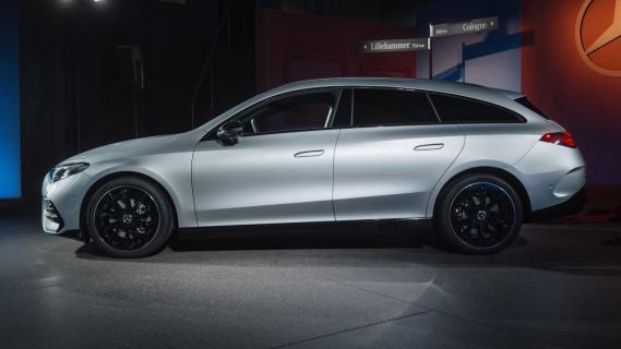 Mercedes CLA Shooting Brake grijs (2025) zijkant-links