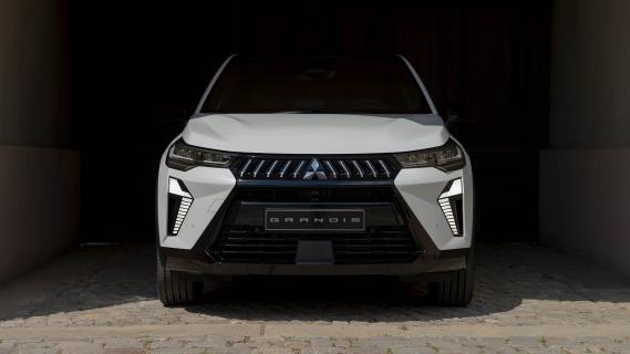 Mitsubishi Grandis 2025 voorkant