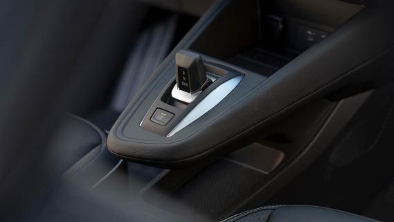 Mitsubishi Grandis 2025 interieur detail pook PRND