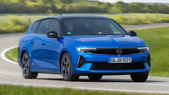 Opel Astra Sports Tourer blauw (2025) zijkant rechts schuin voor