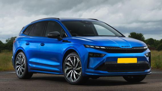 Skoda Enyaq Cargo blauw (2024) zijkant rechts schuin voor