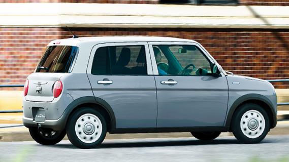 Suzuki Alto Lapin Hybrid beige (2025) zijkant rechts schuin achter