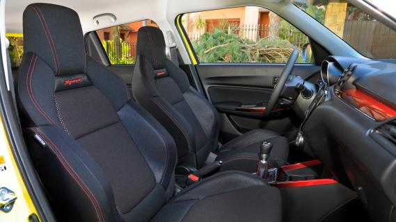 Suzuki Swift Sport (2018) interieur sportstoelen