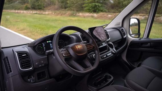 VANTourer Camper Fiat Ducato wit (2025) interieur dashboard