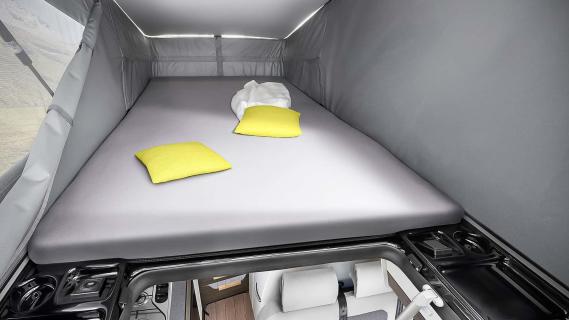 VANTourer Camper Fiat Ducato wit (2025) interieur slaapkamer tweede verdieping