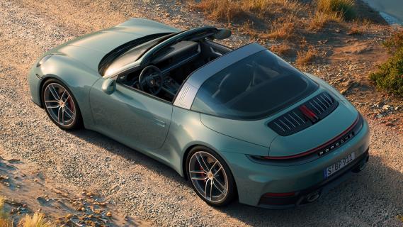 Porsche 911 Targa 4S (992) groen (2025) zijkant links schuin achter hoog