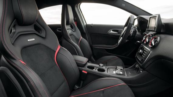 Mercedes A 45 AMG (W176) mat grijs (2013) interieur zijkant stoelen