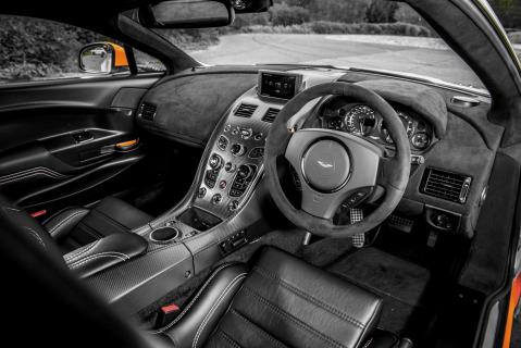 Aston Martin Vantage GT12 interieur (2015)