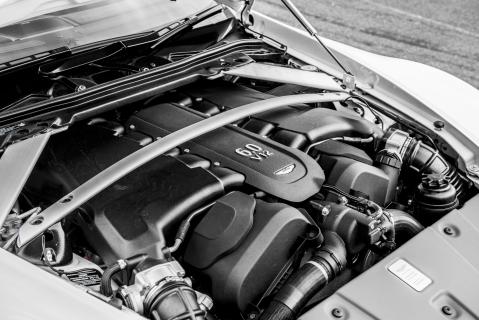 Aston Martin Vantage GT12 motor (2015)