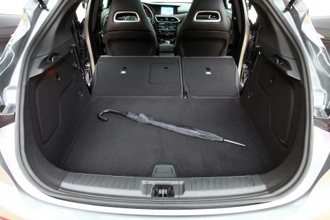 Infiniti Q30 S 2.0t AWD kofferbak (2015)