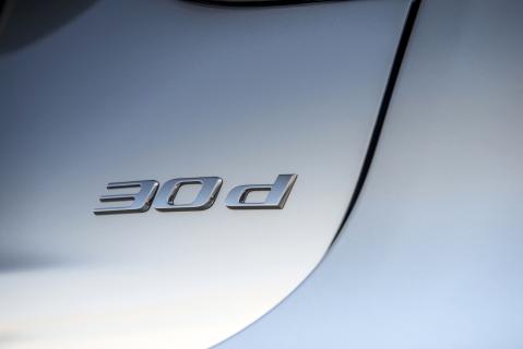 Jaguar XF 3.0 V6 D-S Prestige badge (2015)