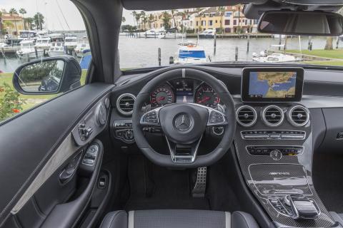 Mercedes-AMG C 63 S Coupé interieur (2015)