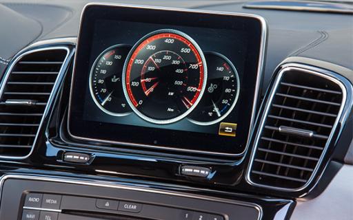 Mercedes-AMG GLE 63 S Coupé display (2015)