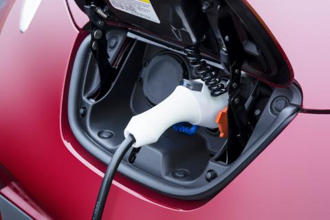 Nissan Leaf Tekna 30 kWh opladen (2016)