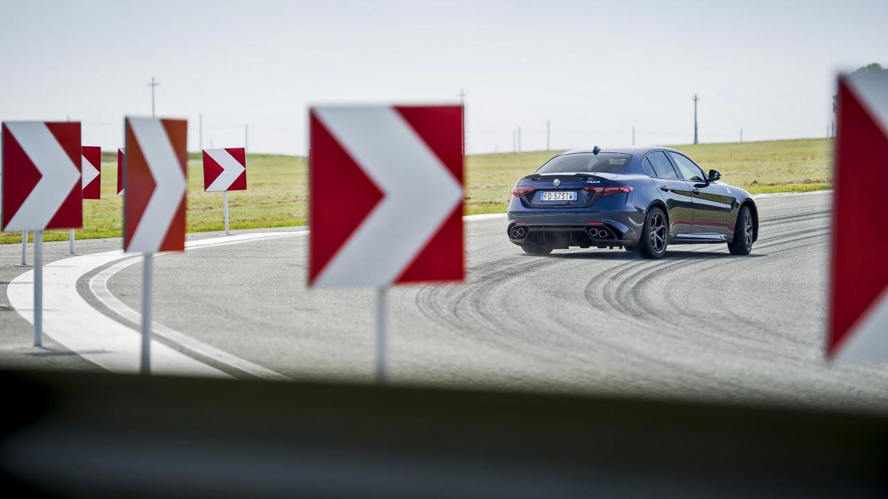 Chris Harris in de Alfa Romeo Giulia Quadrifoglio