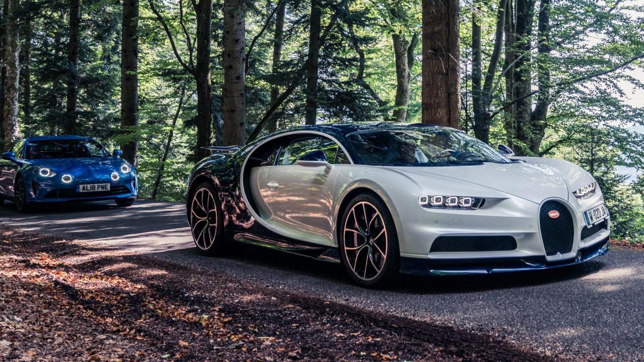 Bugatti Chiron vs Alpine A110