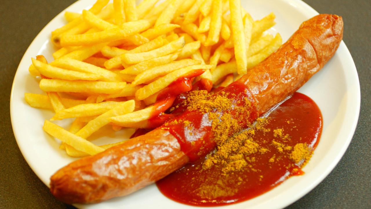 Kun je de Volkswagen Curryworst kopen bij de autozaak? - TopGear