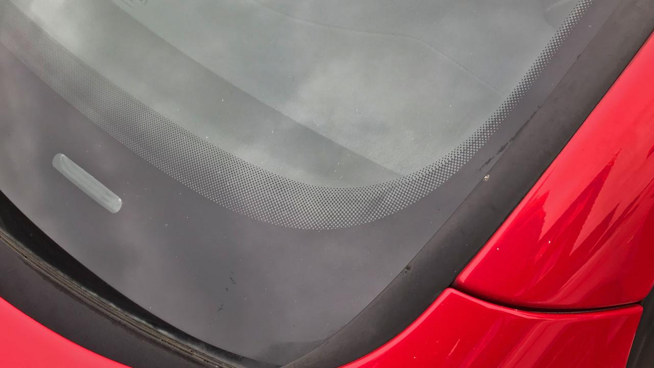 Zwarte puntjes op autoruit dit doen ze TopGear Nederland