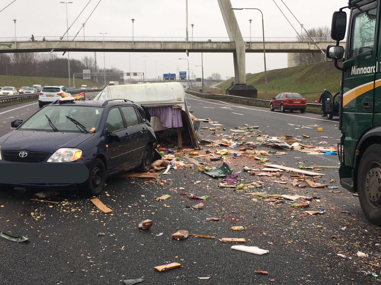 Caravan Crash Op A16 Met Dikke Ravage Als Gevolg - TopGear