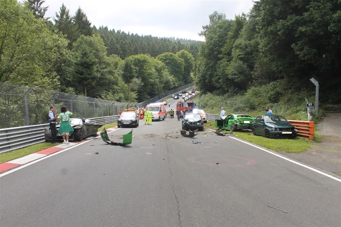 Enorme Crash Op N rburgring Met 10 Auto s TopGear Nederland enorme-crash-op-n-rburgring-met-10-auto-s-topgear-nederland