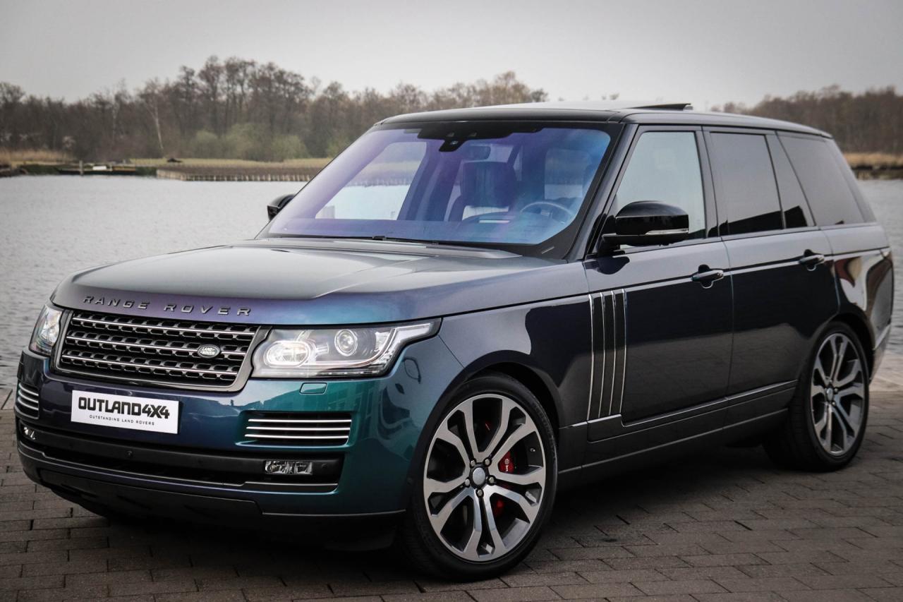 Range Rover Svo Blue Range Rover in SVO Spectral Blue Ultra te koop - TopGear