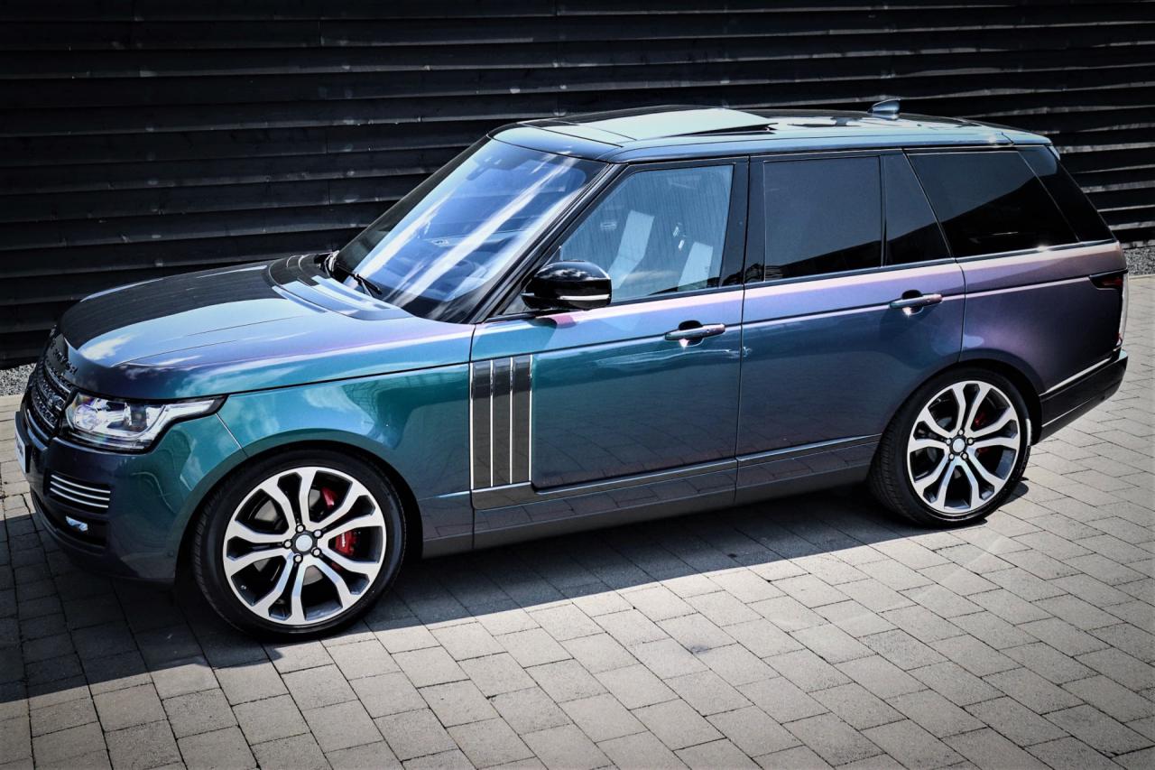Range Rover Svo Blue Range Rover in SVO Spectral Blue Ultra te koop - TopGear