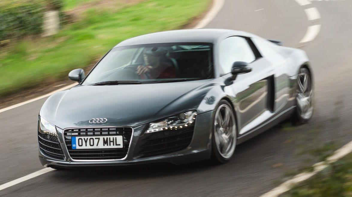 Audi R8 V8 (2007) vs Audi R8 V10 (2019) - TopGear Nederland